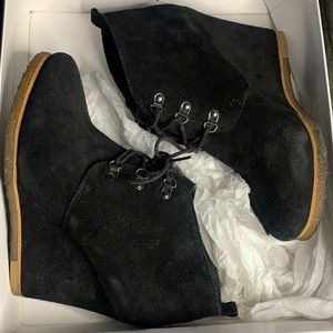 Steve Madden Tanngoo suede black booties